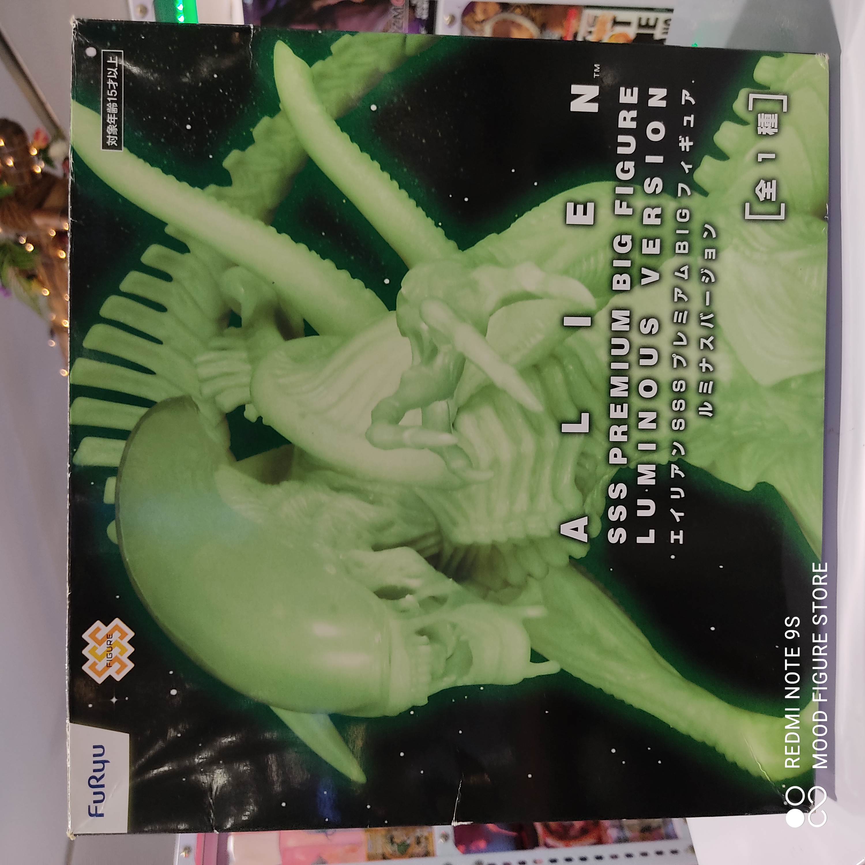 Alien SSS Premium Big Figure Luminous Version