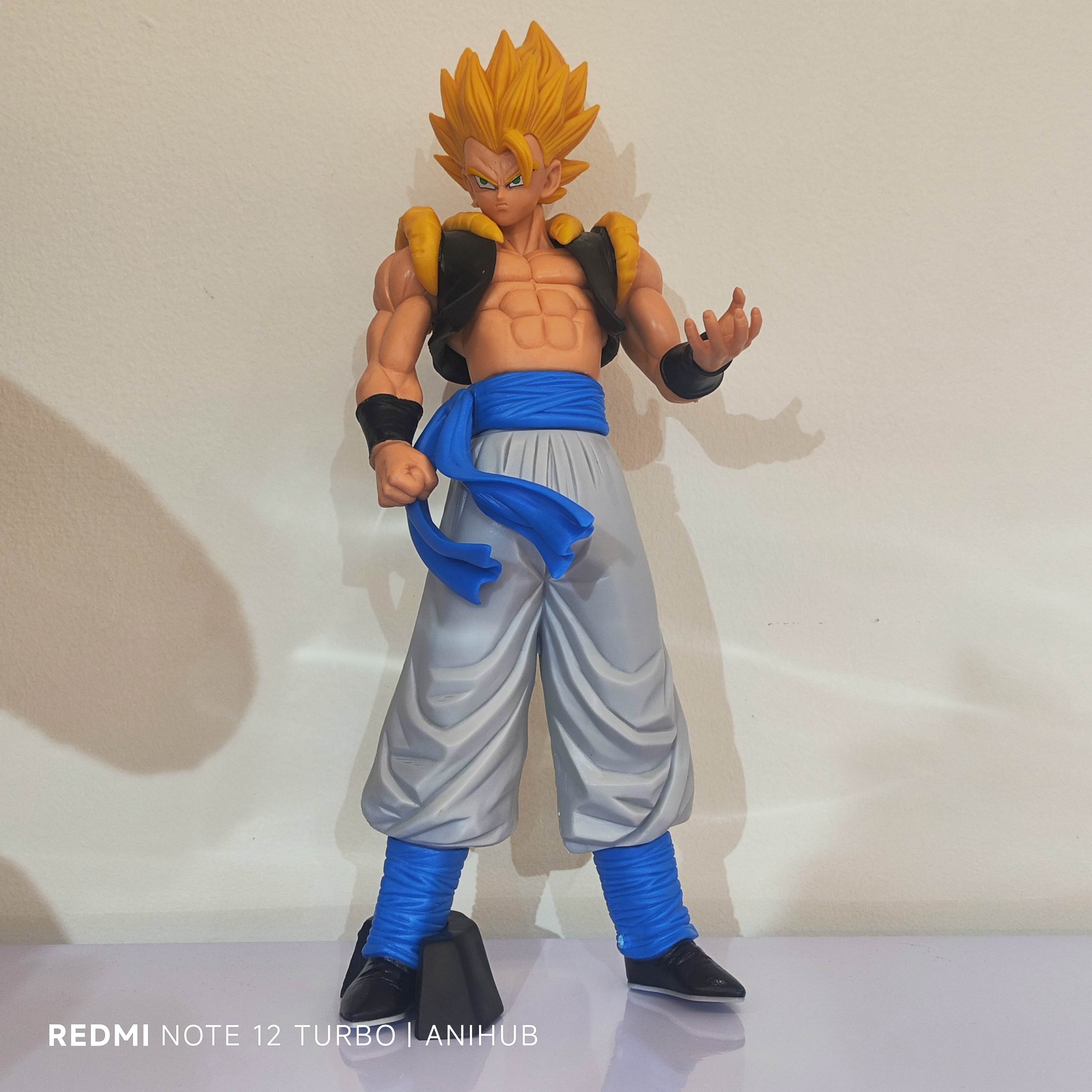 Dragon ball egg hold hand